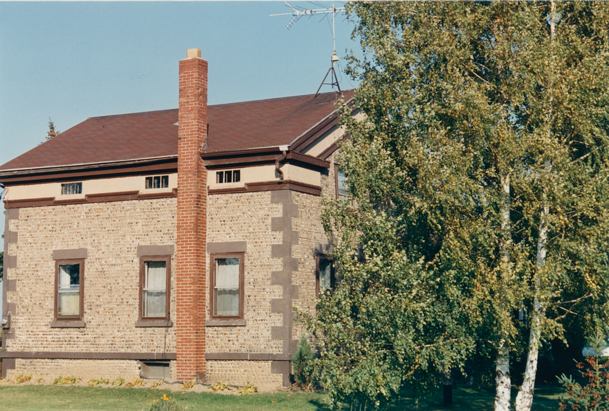 Yat-4 12449 Lake Shore Rd 1